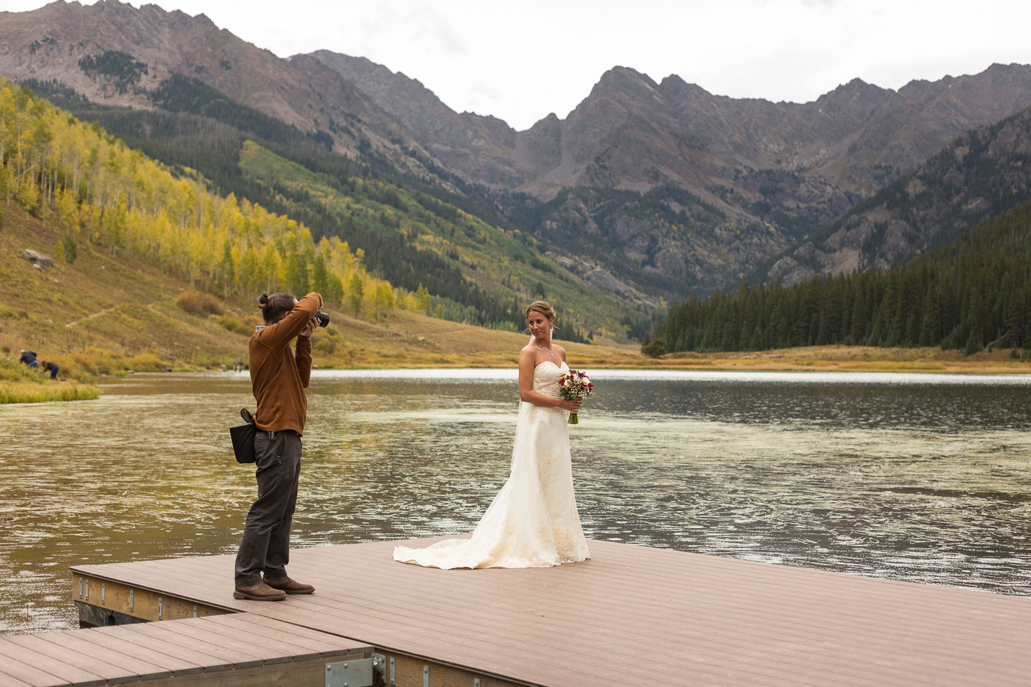 behind the scenes mountain wedding photographer