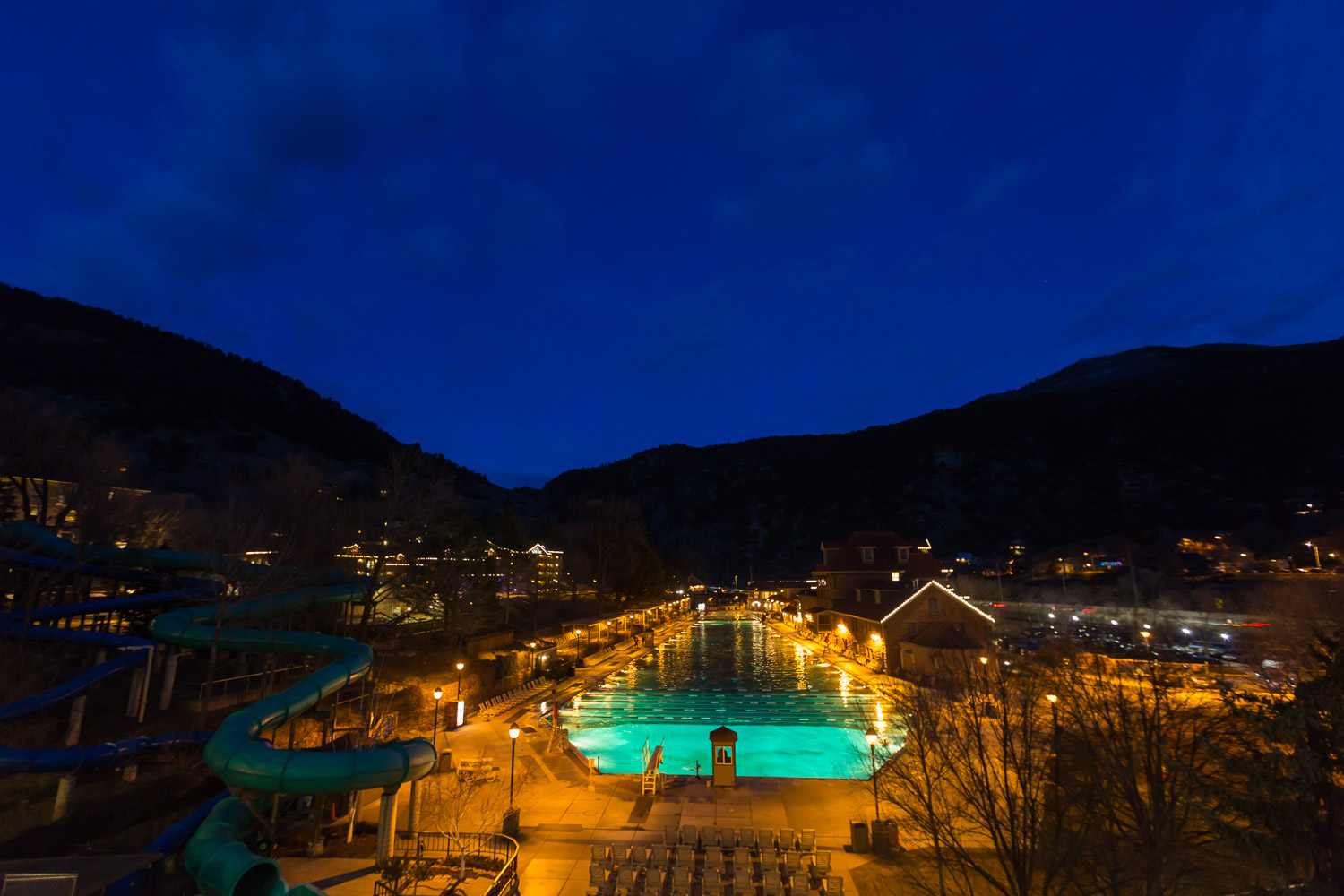 Downtown Glenwood Springs Engagment Shoot with hot spring pool