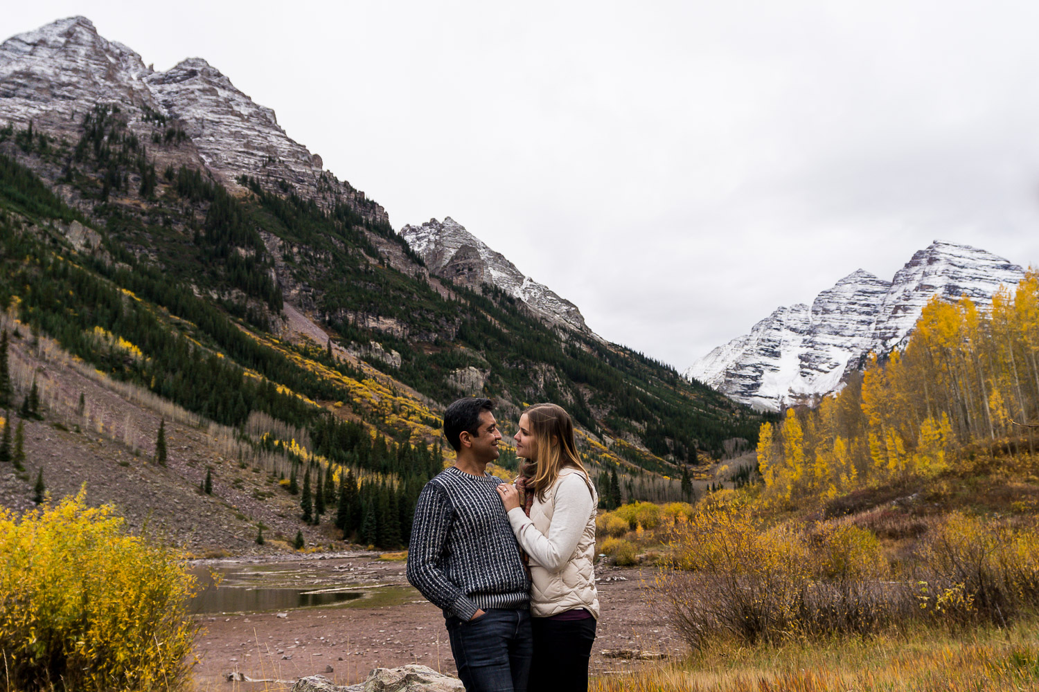 Maroon Bells Engagement Photos fall color leaves