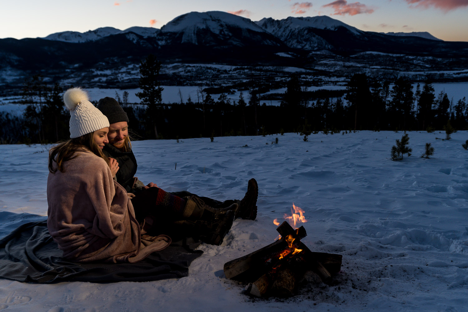 winter colorado engagement photos with campfire