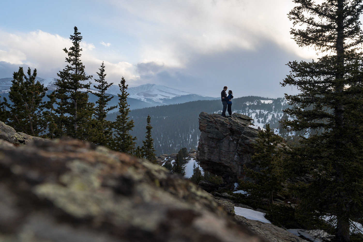 colorado engagement pictures in the mountains